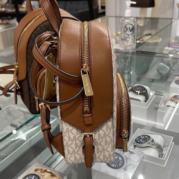 Michael Kors Ladies Backpack Bag Jaycee XS Conv Zip Backpack Vanilla - Picture 3 of 16